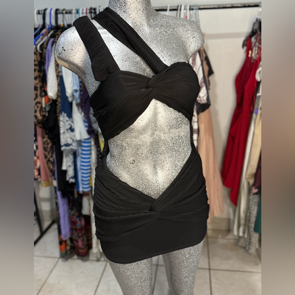 Pretty Little Thing |Textured Knot Front Cut | Black Mini Dress | Size 10